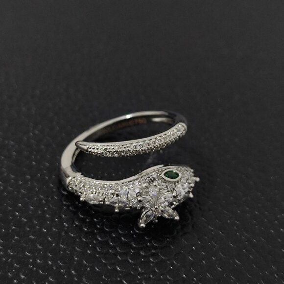 BVLGARI Serpenti Viper 18K Gold Diamond Emerald Ring - Picture 6 of 10